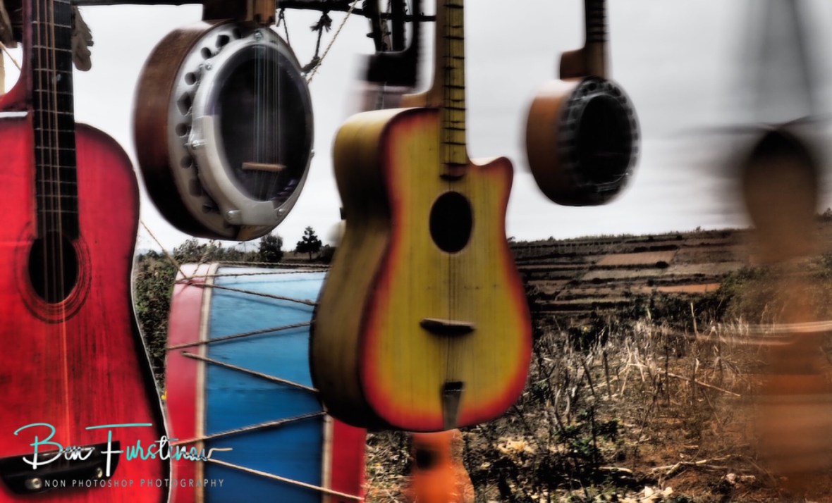 Instrumental swinging in the wind