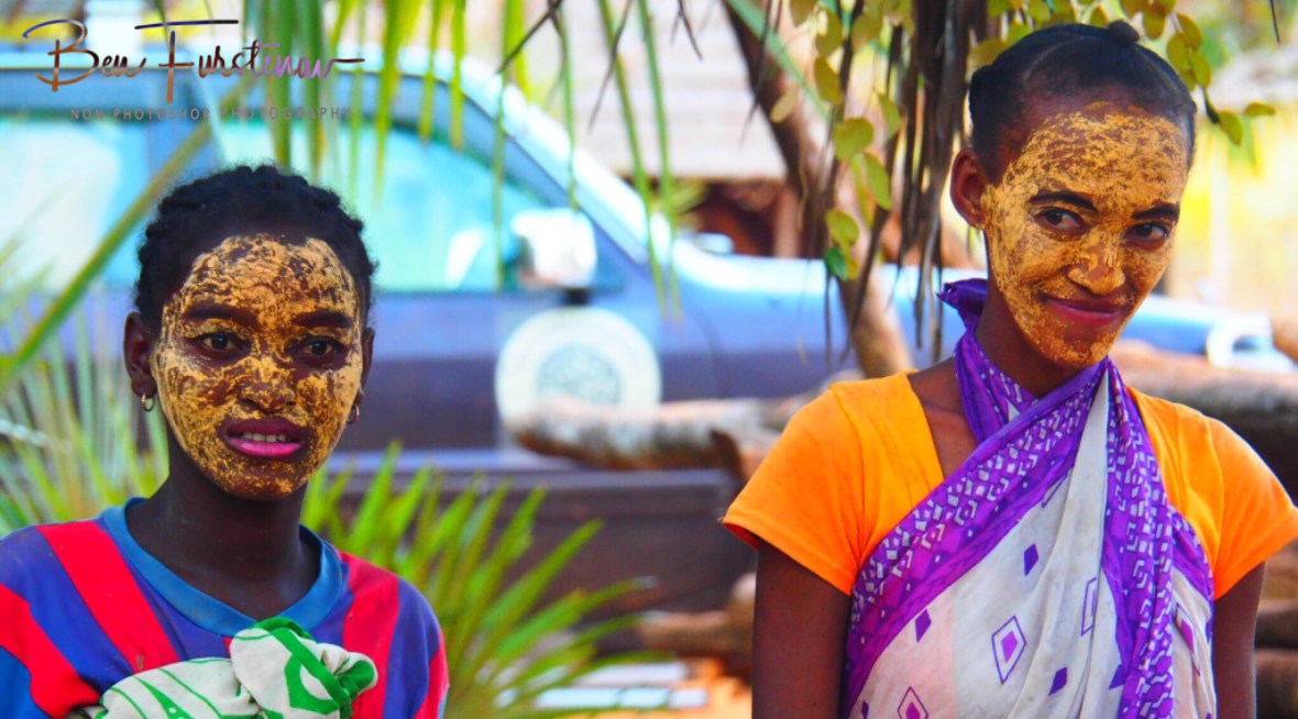 Colourful dresses,shy smile behind a mask