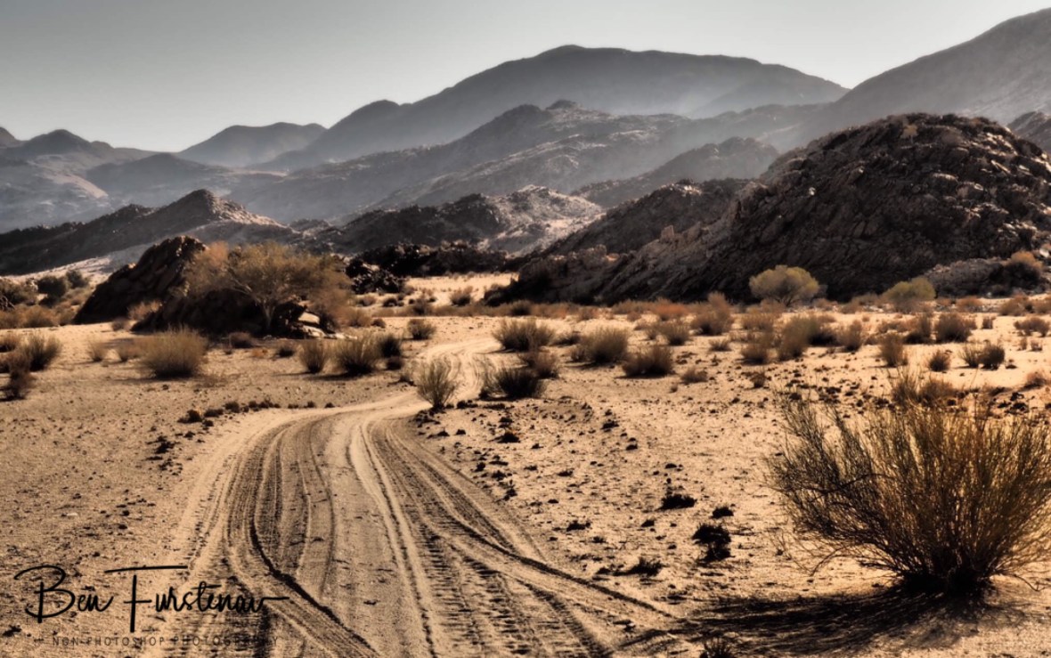 Descending towards the Oranje River