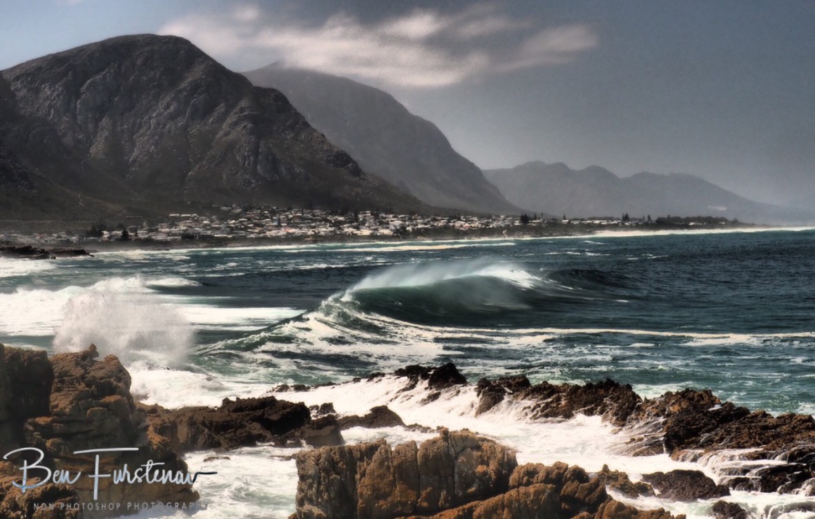 Rolling waves on rolling coastline, Hermanus
