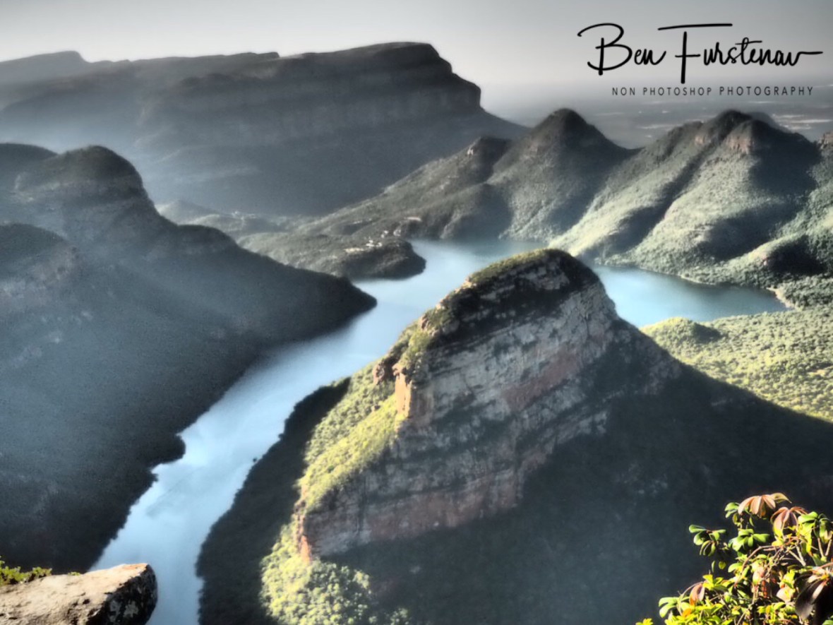 Overlooking the gorge and down to the dam, Blydes Canyon 