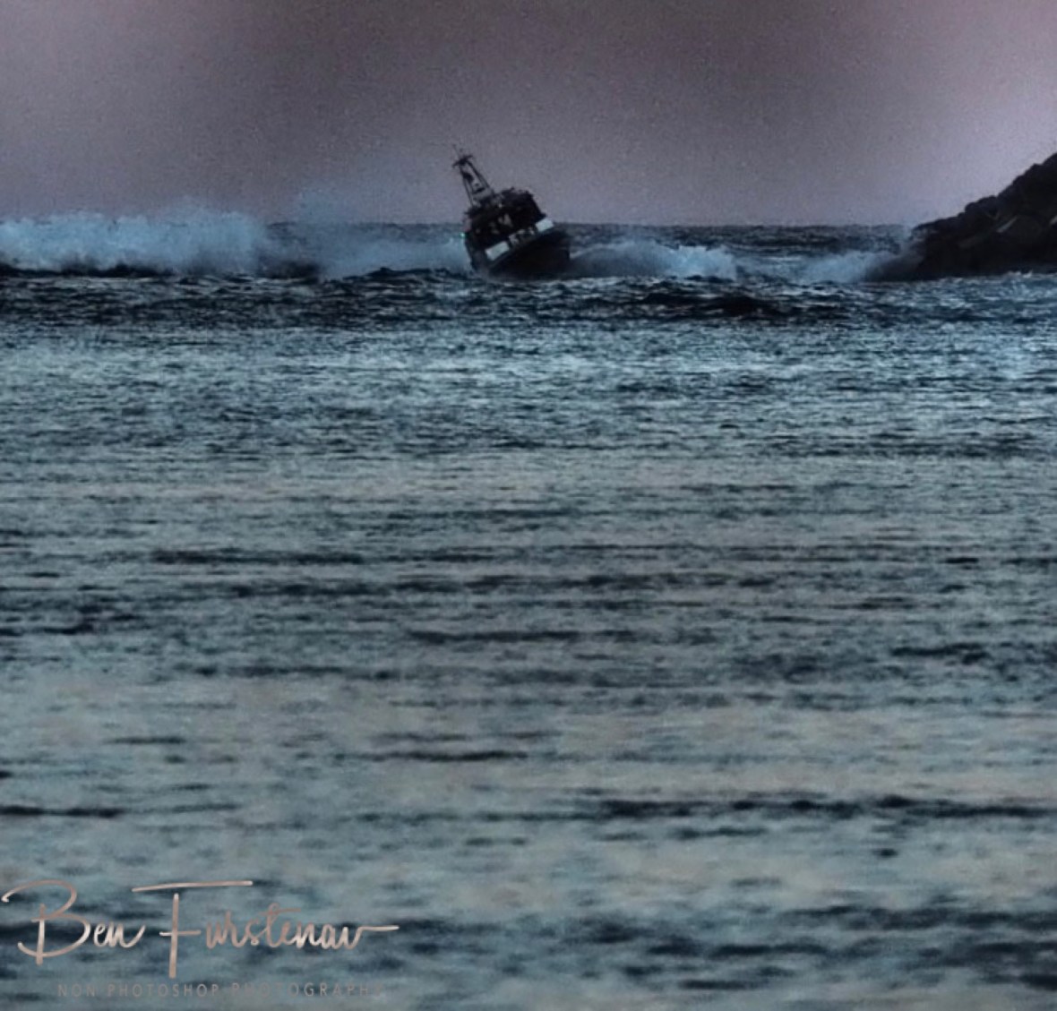 Navigating through the swell @ Brunswick Heads, Northern New South Wales, Australia